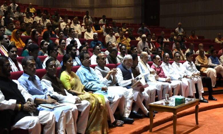 मानसून सत्र 2026: पीएम मोदी की मौजूदगी में ‘मंगल मिलन’ की अहम बैठक मानसून सत्र 2026: पीएम मोदी की मौजूदगी में ‘मंगल मिलन’ की अहम बैठक