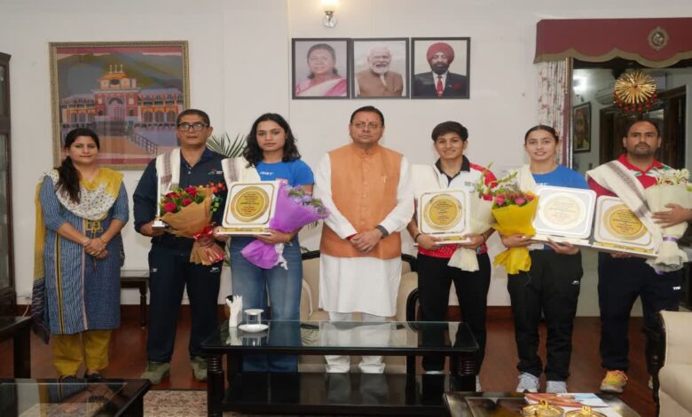 पिथौरागढ़ की मुक्केबाज निकिता, काजल और आरती ने किया देश का नाम रोशन, सीएम धामी ने किया सम्मानित