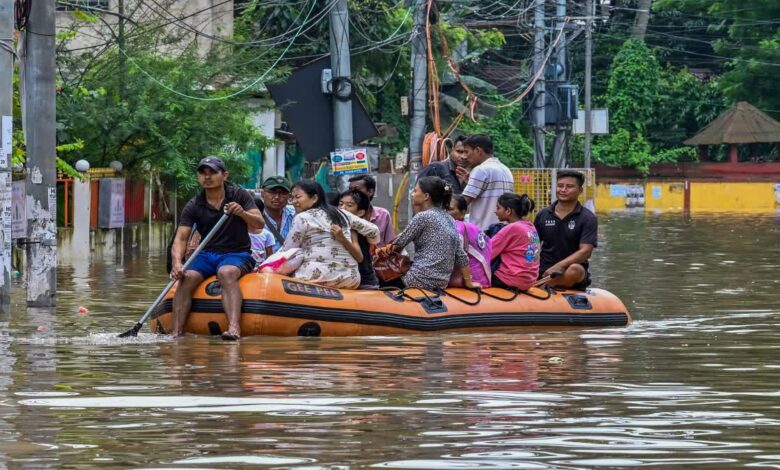 असम में बाढ़: 5.24 लाख लोग प्रभावित, मृतकों की संख्या बढ़कर 68 हुई असम में बाढ़: 5.24 लाख लोग प्रभावित, मृतकों की संख्या बढ़कर 68 हुई