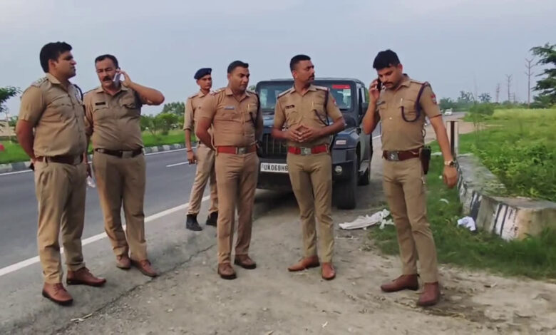 रुद्रपुर गैंगरेप मामला: ग्राउंड जीरो पर पहुंची फॉरेंसिक टीम, जुटाए जा रहे साक्ष्य, आरोपियों की तलाश में ताबड़तोड़ छापे रुद्रपुर गैंगरेप मामला: ग्राउंड जीरो पर पहुंची फॉरेंसिक टीम, जुटाए जा रहे साक्ष्य, आरोपियों की तलाश में ताबड़तोड़ छापे