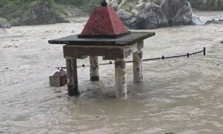 सावन में आस्था का अद्भुत संगम! मां अलकनंदा ने किया कोटेश्वर महादेव का जलाभिषेक, गुफा तक पहुंची नदी