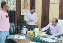 चंपावत DM का UPCL दफ्तर में छापा, एग्जीक्यूटिव इंजीनियर समेत 6 कर्मचारी गायब मिले, शिकायतकर्ता को लगाया फोन