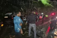 बारिश: उत्तराखंड पर अगले 48 घंटे भारी, मसूरी में 100 साल पुराना पेड़ गिरा, उत्तरकाशी में भी आफत, कई जिलों में स्कूलों की छुट्टी