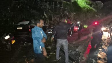 बारिश: उत्तराखंड पर अगले 48 घंटे भारी, मसूरी में 100 साल पुराना पेड़ गिरा, उत्तरकाशी में भी आफत, कई जिलों में स्कूलों की छुट्टी