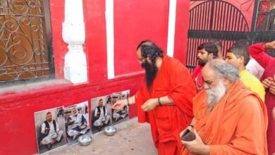 चढ़ावा चोरी का ‘नाटक’ करने पर पप्पू यादव का हरिद्वार में विरोध, संतों ने लगाए पोस्टर, कुंभ में आने पर चेतावनी