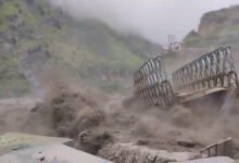 उत्तराखंड: चमोली में भयानक जलसैलाब में बहे पुल और गाड़ी, बीआरओ कर्मी भी लापता