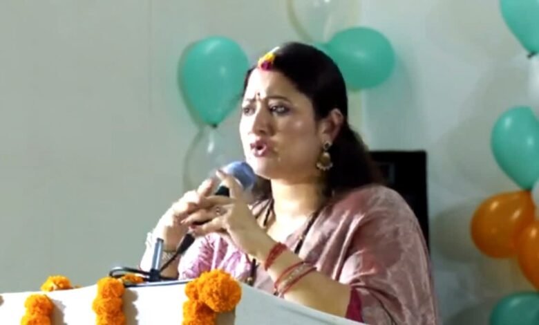 सीएम धामी के बाद पत्नी ने उठाया ‘जिहाद’ का मुद्दा, सरकार के कार्यों का किया बखान सीएम धामी के बाद पत्नी ने उठाया ‘जिहाद’ का मुद्दा, सरकार के कार्यों का किया बखान
