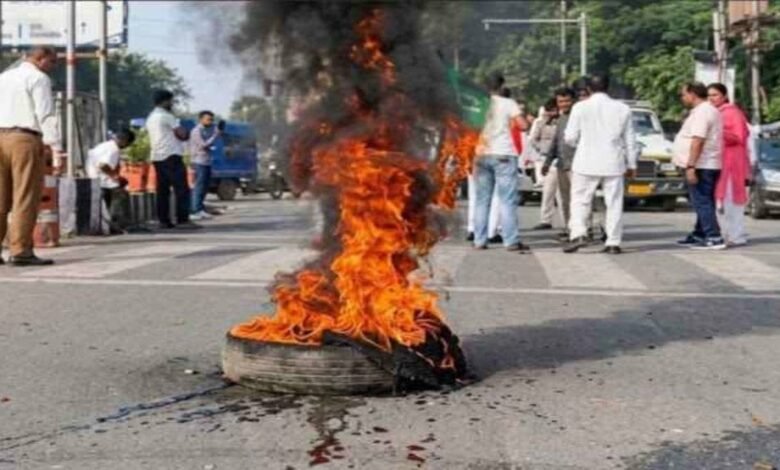 Jharkhand Bandh: छात्रों पर लाठीचार्ज के विरोध में झारखंड बंद, सड़क पर उतरे बंद समर्थक Jharkhand Bandh: छात्रों पर लाठीचार्ज के विरोध में झारखंड बंद, सड़क पर उतरे बंद समर्थक
