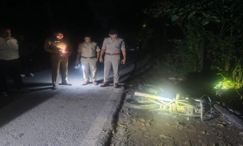 देहरादून पुलिस की शातिर गैंगस्टर रईस से मुठभेड़, बदमाश के दोनों पैरों में लगी गोली, नवाब नाम का अपराधी फरार देहरादून पुलिस की शातिर गैंगस्टर रईस से मुठभेड़, बदमाश के दोनों पैरों में लगी गोली, नवाब नाम का अपराधी फरार