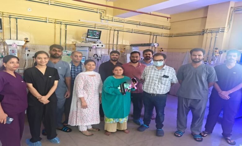 25 सप्ताह में जन्मा 700 ग्राम का बेबी, श्रीनगर बेस अस्पताल ने दिया नवजीवन, ‘नीक्कू ग्रेजुएट’ बनकर गया घर 25 सप्ताह में जन्मा 700 ग्राम का बेबी, श्रीनगर बेस अस्पताल ने दिया नवजीवन, ‘नीक्कू ग्रेजुएट’ बनकर गया घर