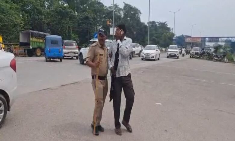 उत्तराखंड किसान आंदोलन, पंपिंग गन मिलने से मचा हड़कंप, पुलिस हिरासत में युवक उत्तराखंड किसान आंदोलन, पंपिंग गन मिलने से मचा हड़कंप, पुलिस हिरासत में युवक