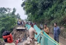 मसूरी-देहरादून मार्ग भूस्खलन से बाधित, वाहनों की लगी लंबी कतारें