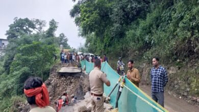 मसूरी-देहरादून मार्ग भूस्खलन से बाधित, वाहनों की लगी लंबी कतारें