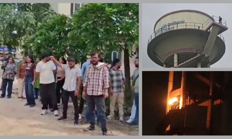 आयुर्वेद विवि में पानी की टंकी पर 12 घंटे तक प्रदर्शन, रात 1 बजे VC ने दिया लिखित आश्वासन, तब नीचे उतरे छात्र आयुर्वेद विवि में पानी की टंकी पर 12 घंटे तक प्रदर्शन, रात 1 बजे VC ने दिया लिखित आश्वासन, तब नीचे उतरे छात्र