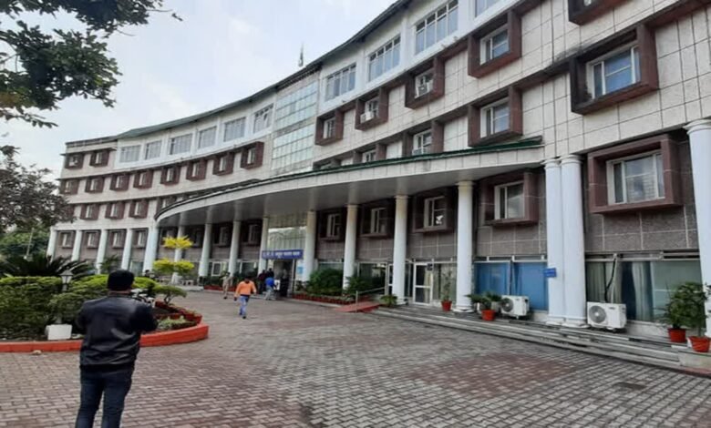 उत्तराखंड में IAS, PCS अफसरों की जिम्मेदारियों में फेरबदल, जानें किसे क्या दायित्व मिला