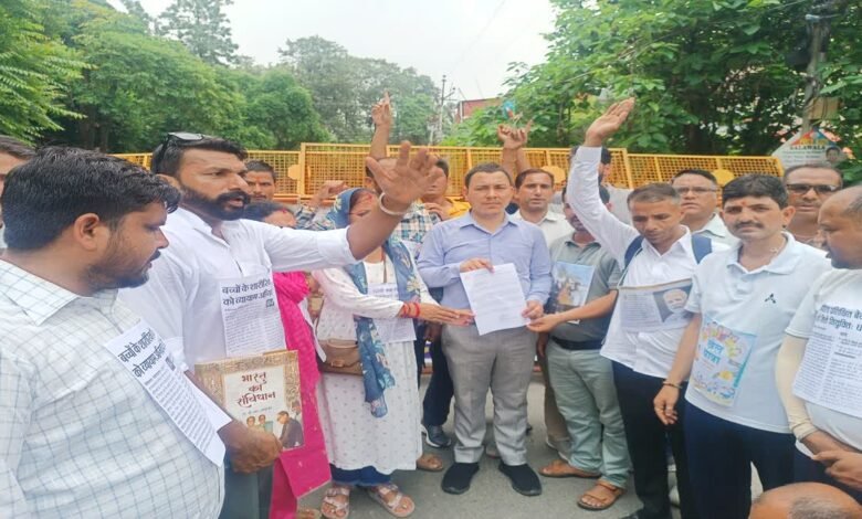 व्यायाम शिक्षकों के पद समाप्त किए जाने का विरोध तेज, प्रशिक्षित बेरोजगार 2 सितंबर को मुख्यमंत्री आवास तक निकालेंगे महारैली व्यायाम शिक्षकों के पद समाप्त किए जाने का विरोध तेज, प्रशिक्षित बेरोजगार 2 सितंबर को मुख्यमंत्री आवास तक निकालेंगे महारैली