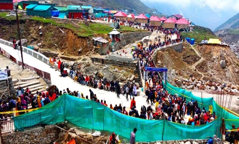 चारधाम यात्रा मार्गों पर सुरक्षा और यातायात व्यवस्था होगी और सख्त, श्रद्धालुओं की सुरक्षित यात्रा पर सरकार का विशेष फोकस चारधाम यात्रा मार्गों पर सुरक्षा और यातायात व्यवस्था होगी और सख्त, श्रद्धालुओं की सुरक्षित यात्रा पर सरकार का विशेष फोकस