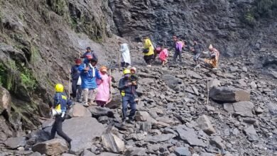 चीरबासा में खतरनाक बना केदारनाथ पैदल मार्ग, जवानों की निगरानी में सुरक्षित निकाले जा रहे यात्री