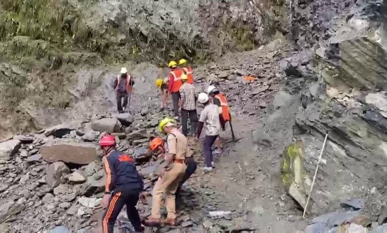 चीरबासा में थमा केदारनाथ पैदल मार्ग, सोनप्रयाग में रोके गए श्रद्धालु चीरबासा में थमा केदारनाथ पैदल मार्ग, सोनप्रयाग में रोके गए श्रद्धालु