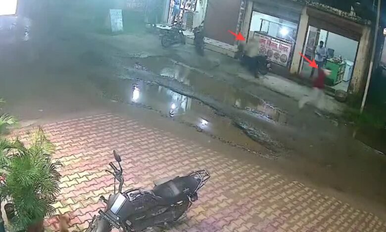 मैकेनिक हत्याकांड केस: ‘तीसरी आंख’ ने खोल दी अपराधियों की पोल, हत्यारों के गिरेबान तक पहुंची पुलिस मैकेनिक हत्याकांड केस: ‘तीसरी आंख’ ने खोल दी अपराधियों की पोल, हत्यारों के गिरेबान तक पहुंची पुलिस
