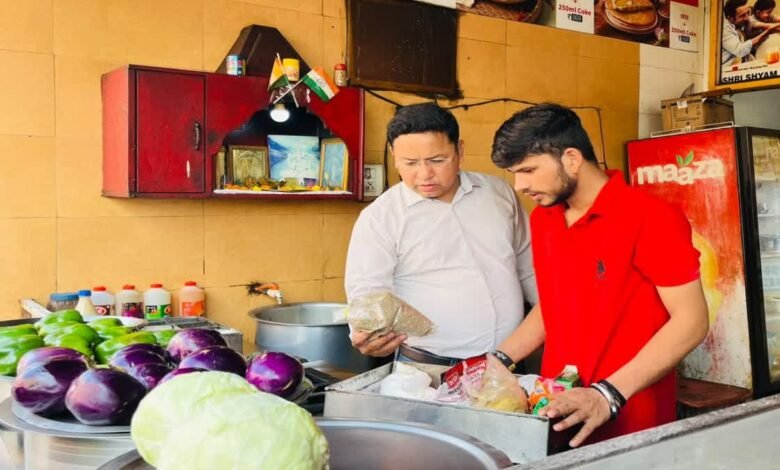 ‘धीमे जहर’ पर बड़ा प्रहार: धर्मनगरी में मिलावटखोरों पर शिकंजा, 400 सैंपल की जांच, 71 मुकदमे और 5.65 लाख का लगाया जुर्माना