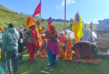 नंदा देवी बड़ी जात यात्रा: वेदनी से देव डोलियां और चौसिंगा खाड़ू आगे बढ़े, एक डोली लौटी वापस