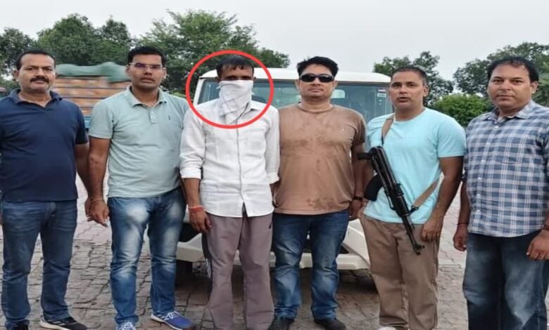 हरिद्वार श्रद्धा भक्ति आश्रम हत्याकांड में बड़ी कार्रवाई, STF ने बागपत से दबोचा 50 हजार का इनामी हरिद्वार श्रद्धा भक्ति आश्रम हत्याकांड में बड़ी कार्रवाई, STF ने बागपत से दबोचा 50 हजार का इनामी