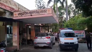 लक्सर कोतवाली में मचा हड़कंप, बाइक पर आए शख्स ने खुद को लगा ली आग, बताया ये कारण