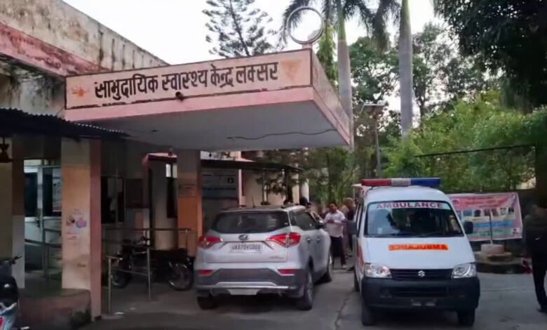 लक्सर कोतवाली में मचा हड़कंप, बाइक पर आए शख्स ने खुद को लगा ली आग, बताया ये कारण लक्सर कोतवाली में मचा हड़कंप, बाइक पर आए शख्स ने खुद को लगा ली आग, बताया ये कारण