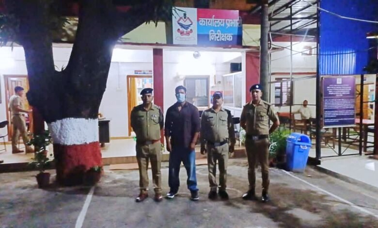 कोटद्वार में ‘मोहम्मद’ दीपक गिरफ्तार, उज्जैन का वीडियो शेयर किया, कमेंट आया तो व्यापारी को धमकाने का आरोप कोटद्वार में ‘मोहम्मद’ दीपक गिरफ्तार, उज्जैन का वीडियो शेयर किया, कमेंट आया तो व्यापारी को धमकाने का आरोप