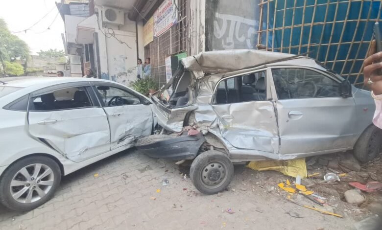 हरिद्वार में बेकाबू बस का कहर, अस्पताल के बाहर 5 वाहनों को मारी टक्कर, ऑटो चालक का हाथ कटकर अलग हरिद्वार में बेकाबू बस का कहर, अस्पताल के बाहर 5 वाहनों को मारी टक्कर, ऑटो चालक का हाथ कटकर अलग