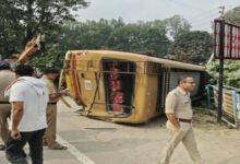 मोहब्बेवाला में फिर हादसा, तेज रफ्तार ट्रक ने पुलिस की बस को मारी टक्कर, 5 सिपाहियों समेत 8 लोग घायल