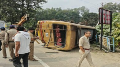 मोहब्बेवाला में फिर हादसा, तेज रफ्तार ट्रक ने पुलिस की बस को मारी टक्कर, 5 सिपाहियों समेत 8 लोग घायल
