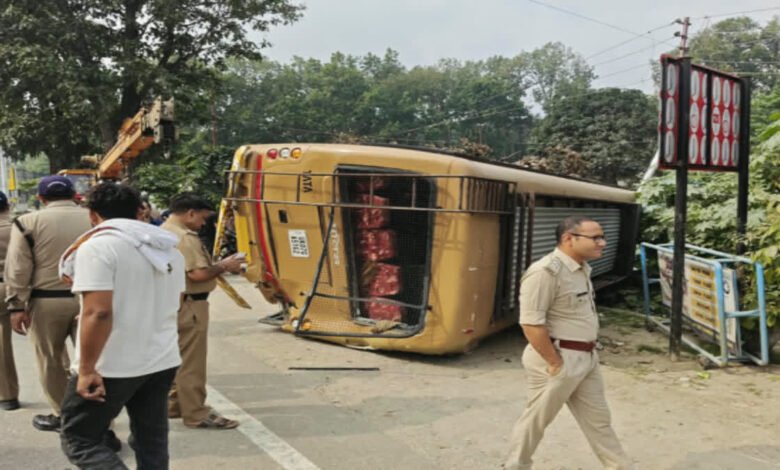 मोहब्बेवाला में फिर हादसा, तेज रफ्तार ट्रक ने पुलिस की बस को मारी टक्कर, 5 सिपाहियों समेत 8 लोग घायल