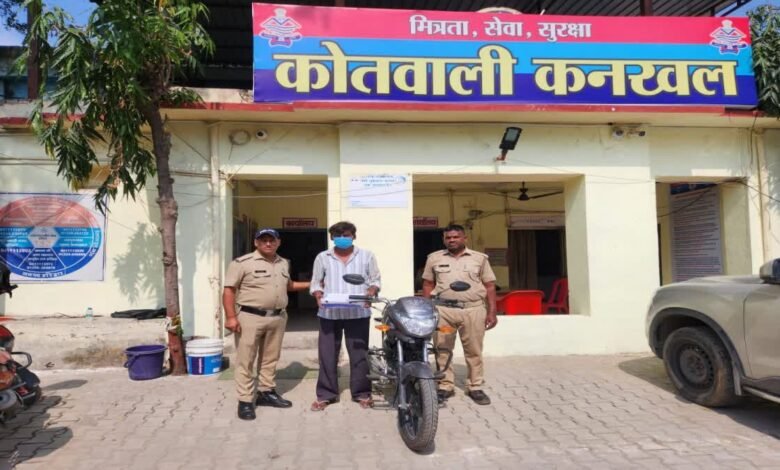 हाथ में तमंचा, निशाने पर पत्नी! कत्ल करने निकले सिरफिरे पति को पुलिस ने रास्ते में दबोचा, बची पत्नी की जान