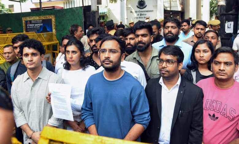 जंतर-मंतर मामले में सौरव दास, आशुतोष रांका को तिहाड़ जेल भेजा गया; राहुल गांधी ने गिरफ्तारी को बताया ”कायरतापूर्ण कृत्य’