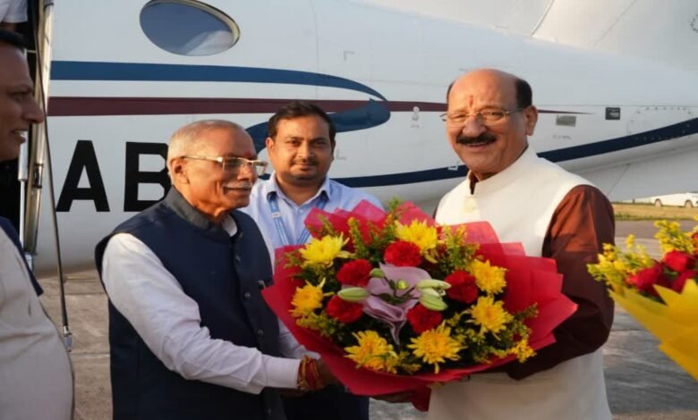 राज्यपाल डॉ. ढाल सिंह बिसेन ने ली शपथ, मुख्य न्यायाधीश ने दिलाई ओथ