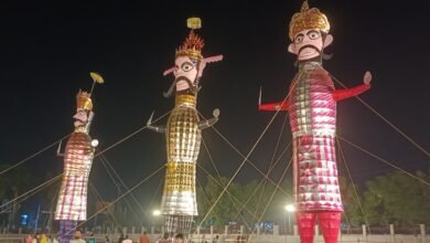 दशहरा की तैयारियां पूरी, रुड़की और रुद्रपुर में धू-धू कर जलेगा 70 फीट ऊंचा रावण