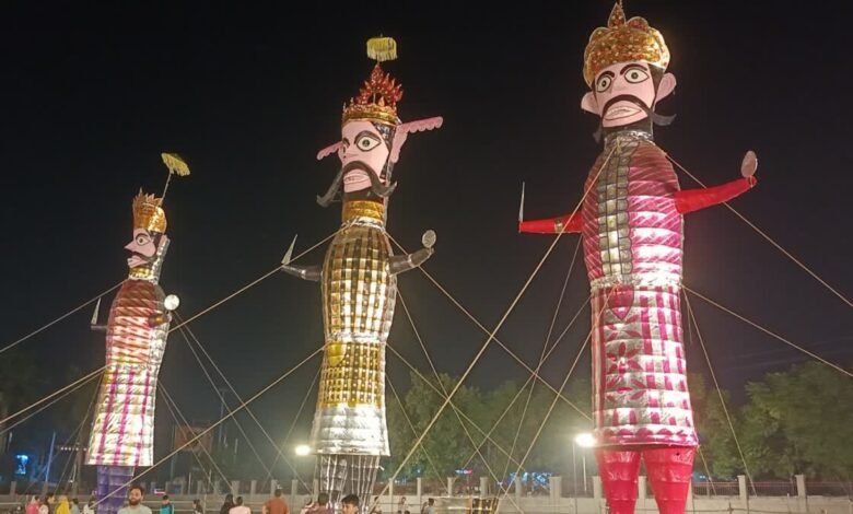 दशहरा की तैयारियां पूरी, रुड़की और रुद्रपुर में धू-धू कर जलेगा 70 फीट ऊंचा रावण दशहरा की तैयारियां पूरी, रुड़की और रुद्रपुर में धू-धू कर जलेगा 70 फीट ऊंचा रावण