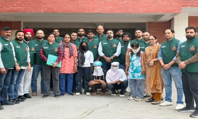 टाइगर श्रॉफ फायरिंग केस: हथियार पहुंचाने के आरोप में दिल्ली से दो महिलाओं समेत चार आरोपी गिरफ्तार, मुंबई ले गई CID