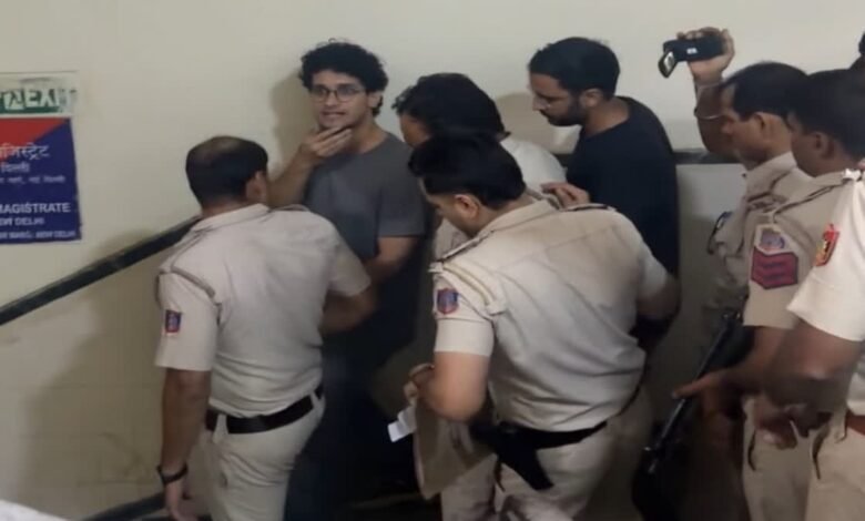 CJP के सौरव दास और आशुतोष रांका को अब क्राइम ब्रांच ने भेजा समन, आज ही होंगे पेश, कल मिली थी जमानत CJP के सौरव दास और आशुतोष रांका को अब क्राइम ब्रांच ने भेजा समन, आज ही होंगे पेश, कल मिली थी जमानत