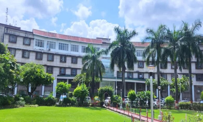 उत्तराखंड में सरकारी कर्मचारी-अधिकारियों को देना होगा खर्चे का रिकॉर्ड, बदल गए अब ये नियम उत्तराखंड में सरकारी कर्मचारी-अधिकारियों को देना होगा खर्चे का रिकॉर्ड, बदल गए अब ये नियम
